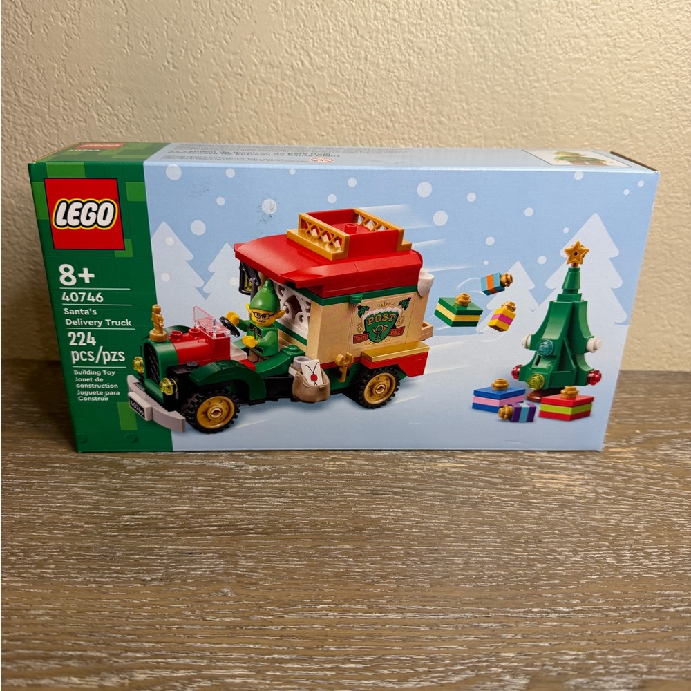 LEGO nwt Santa’s Delivery Truck Building Toy for Christmas 40746